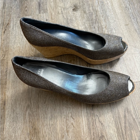Stuart Weitzman • Anna Metallic Peep Toe Cork Platform Wedge Heels - Picture 15 of 15